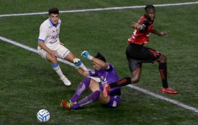 Cruz Azul's forward #07 Nicolas Ibanez (L), Tijuana's goalkeeper #02 Antonio Rodriguez and Ecuadorian defender #12 Jackson Porozo fight for the ball during the Liga MX Apertura football match between Tijuana and Cruz Azul at Caliente stadium in Tijuana, Mexico on August 16, 2026. (Photo by Guillermo Arias / AFP)