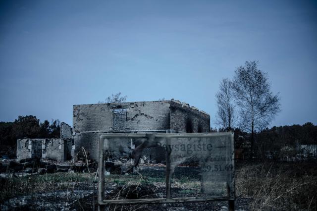 This picture shows a burned house hit by the wildfire that swept through the Gironde region in Le Porge, south-western France on August 15, 2026. Around 180 homes were destroyed by the flames in the municipality of Le Porge (population 3,500), on a total of 45000 ha. No fatalities or civilian injuries have been reported. (Photo by Olivier MORIN / AFP)