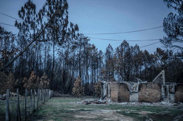 This picture shows a burned house hit by the wildfire that swept through the Gironde region in Le Porge, south-western France on August 15, 2026. Around 180 homes were destroyed by the flames in the municipality of Le Porge (population 3,500), on a total of 45000 ha. No fatalities or civilian injuries have been reported. (Photo by Olivier MORIN / AFP)