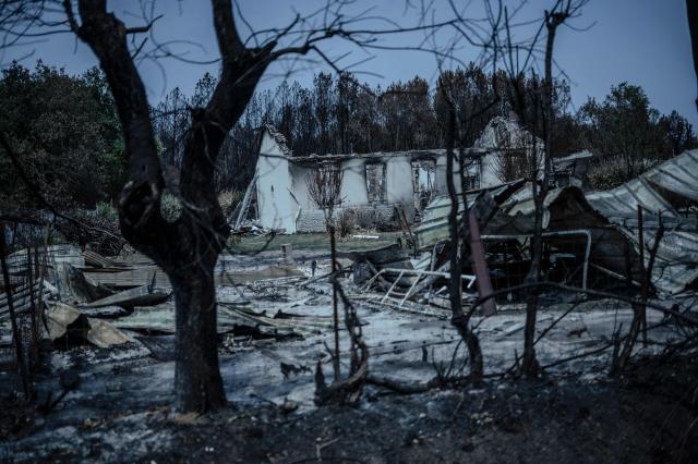 This picture shows a burned house hit by the wildfire that swept through the Gironde region in Le Porge, south-western France on August 15, 2026. Around 180 homes were destroyed by the flames in the municipality of Le Porge (population 3,500), on a total of 45000 ha. No fatalities or civilian injuries have been reported. (Photo by Olivier MORIN / AFP)