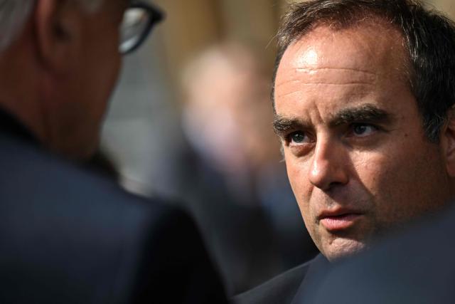 France's Prime Minister Sebastien Lecornu arrives for a meeting with officials at Technowest in Merignac, on the outskirts of Bordeaux, south-western France on August 17, 2026 following the giant wildfire. About 200 people in the French village of Le Porge, where 183 homes were destroyed in a giant wildfire last month, jeered France's Prime Minister as he arrived for a visit to the devastated western Gironde region on August 17, 2026. (Photo by Christophe ARCHAMBAULT / POOL / AFP)