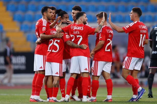 Benfica's Argentine forward #25 Gianluca Prestianni (2L) celebrates with teammates after scoring their first goal during the Portuguese League football match between Casa Pia AC and SL Benfica at the Municpal Stadium in Rio Maior, north of Lisbon on August 17, 2026. (Photo by FILIPE AMORIM / AFP)