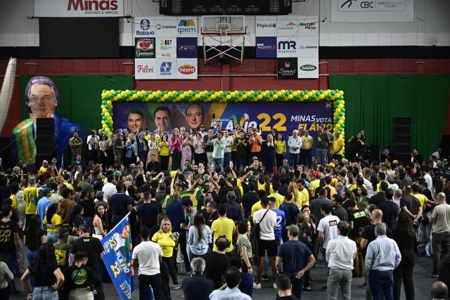 Senator and right-wing presidential candidate Flavio Bolsonaro (C) speaks to supporters during a rally at Mackenzie Esporte Clube in Belo Horizonte, Brazil on August 17, 2026. Brazilians will go to the polls next October 4 once again deeply polarized and under the shadow of US President Donald Trump, who has backed conservative candidates in recent elections in Latin America. (Photo by Gledston Tavares / AFP)