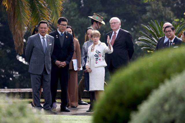 Thailand's Prime Minister Anutin Charnvirakul (L) talks with the Governor of New South Wales Margaret Beazley (C) and officials during a function at Government House in Sydney on August 18, 2026. (Photo by DAVID GRAY / AFP)