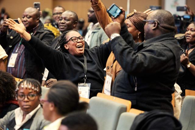 Supporters of Zambian President elect Hakainde Hichilema celebrates his victory after the announcement of the Electoral Commission of Zambia in Lusaka, on August 18, 2026. Reelected on August 18 for a second term at the head of Zambia, Hakainde Hichilema never misses a chance to recall his barefoot cowherd childhood in response to critics who portray him as a tycoon out of touch with reality and increasingly fond of hardline methods. The 64-year-old businessman, credited with restructuring the country’s debt and making schooling free, this time won the August 13 election with around 60% of the vote, defeating Brian Mundubile, a former minister in Lungu’s government (nearly 38%), who was only able to mount a last-minute campaign. (Photo by GIANLUIGI GUERCIA / AFP)