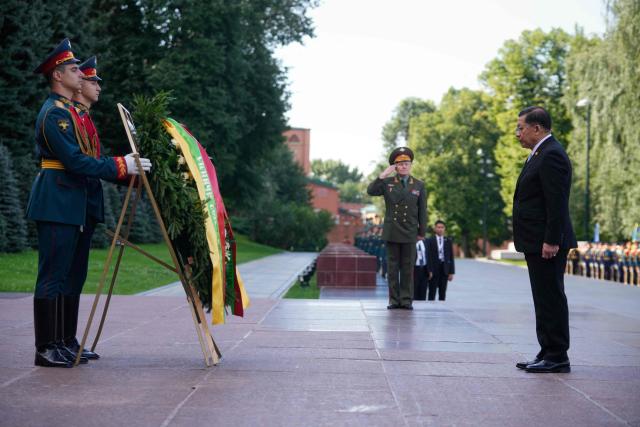 Myanmar's President Min Aung Hlaing (R) looks on as he attends a wreath-laying ceremony at the Tomb of the Unknown Soldier near the Kremlin wall in Moscow on August 18, 2026. (Photo by Pavel Bednyakov / POOL / AFP)