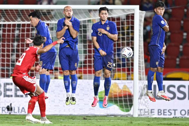 Thailand’s Patrik Gustavsson (2nd R) and teammates defend a free kick by Singapore’s Ilhan Fandi Ahmad (L) during the second leg of the 2026 ASEAN Championship football semi-final match between Thailand and Singapore at Rajamangala National Stadium in Bangkok on August 18, 2026. (Photo by ANTHONY WALLACE / AFP)
