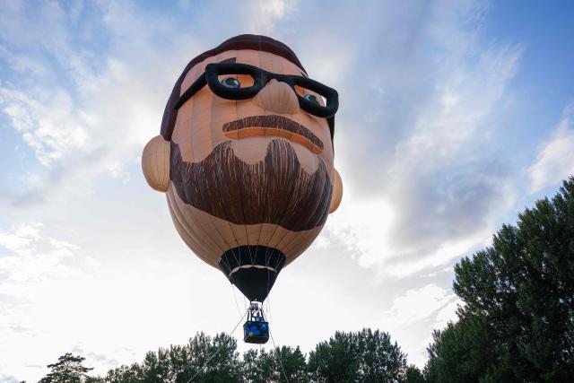 Sweden Democrats party leader Jimmie Akesson takes off in a giant air balloon depicting his image during his election campaign in Norsborg, near Stockholm, on August 18, 2026, ahead of Sweden’s general election in September. (Photo by Jonathan NACKSTRAND / AFP)