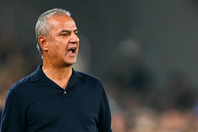 Fenerbahce's Turkish coach Ismail Kartal reacts during the UEFA Champions League qualifying playoff - first leg football match between Fenerbahce SK and Olympique Lyonnais (OL) at the Sukru Saracoglu Stadium in Istanbul on August 18, 2026. (Photo by YASIN AKGUL / AFP)