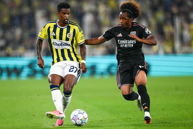 Fenerbahce's Portuguese defender #27 Nelson Semedo (L) fights for the ball with Lyon's Belgian forward #11 Malick Fofana during the UEFA Champions League qualifying playoff - first leg football match between Fenerbahce SK and Olympique Lyonnais (OL) at the Sukru Saracoglu Stadium in Istanbul on August 18, 2026. (Photo by YASIN AKGUL / AFP)