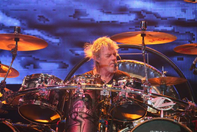 (FILES) Member of the American rock band ZZ Top, Frank Beard performs on stage during a concert on July 12, 2013 in Epernay, eastern France, as part their tour "La Futura". Frank Beard, the longtime drummer of American rock-blues group ZZ Top, has died at the age of 77, the band and their publicist announced August 18. Beard, whose beats carried hits like "La Grange" and "Sharp Dressed Man," had stepped back from touring last year after suffering (Photo by FRANCOIS NASCIMBENI / AFP)