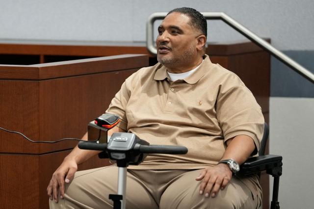 Reggie Wright Jr., the security chief for Death Row Records, testifies during the murder trial of Duane Davis related to the 1996 killing of rapper Tupac Shakur, at Clark County District Court Regional Justice Center in Las Vegas, Nevada, on August 18, 2026. The trial of the former gang leader accused of orchestrating the murder of rapper Tupac Shakur began on August 10, 30 years after one of America's most high-profile unresolved killings. The proceedings, expected to last a month, will likely not make clear who fired the shots that killed the California hip-hop legend on the night of September 7, 1996, while he was in Las Vegas to see a Mike Tyson boxing match. (Photo by John Locher / POOL / AFP)