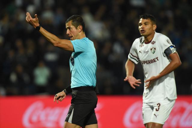 Fluminense's defender #03 Thiago Silva reacts after Colombian referee Andres Rojas awarded a penalty during the second leg of the Copa Libertadores round of 16 football match between Argentina's Independiente Rivadavia and Brazil's Fluminense at the Malvinas Argentinas stadium in Mendoza, Argentina, on August 18, 2026. (Photo by Andres LARROVERE / AFP)