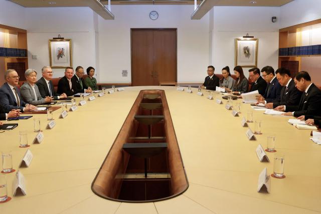 Australia's Prime Minister Anthony Albanese (L) and government ministers meet with Thailand's Prime Minister Anutin Charnvirakul (2nd R) and his delegation at Parliament House in Canberra on August 19, 2026. Thailand's prime minister is on a three-day official visit to Australia. (Photo by Hilary Wardhaugh / POOL / AFP)