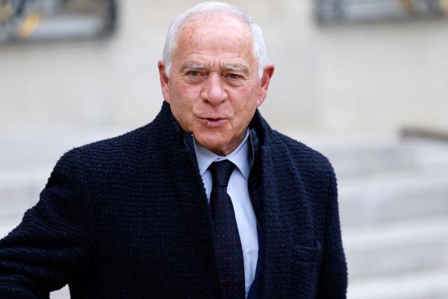 (FILES) French senator Francois Patriat leaves after a crisis meeting on the eve of another major day of strikes and protests against the government's controversial pension reform, at the Elysee Palace in Paris on March 27, 2023. Current senator and president of the "Rassemblement des democrates, progressistes et independants" group in the Senate Francois Patriat died, the parliamentary group announced on August 19, 2026 (Photo by Ludovic MARIN / AFP)