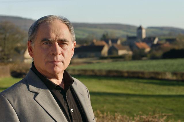 (FILES) This photograph taken on March 12, 2002, near Panthier in the Côte d'Or department, shows François Patriat, the Socialist Party candidate for the Burgundy region during a campaign visit for the March 2004 regional elections. Current senator and president of the "Rassemblement des democrates, progressistes et independants" group in the Senate Francois Patriat died, the parliamentary group announced on August 19, 2026 (Photo by Eric Feferberg / AFP)