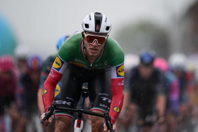 Lidl-Trek's Italian rider Jonathan Milan competes to win the first stage of the 'Renewi Tour' multi-stage five-day cycling race, from Diest to Diest (191,3 km) on August 19, 2026. (Photo by DAVID PINTENS / Belga / AFP) / Belgium OUT