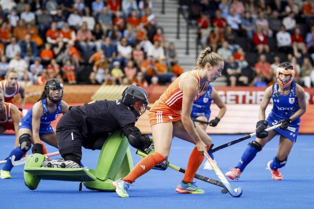 Japan's Yu Kudo (2L) and the Netherlands' Renée van Laarhoven (C) fight for the ball during the 2026 FIH Women's Hockey World Cup group stage match between the Netherlands and Japan at the Wagener Stadium in Amstelveen, western Netherlands, on August 19, 2026. (Photo by Bas CZERWINSKI / ANP / AFP) / Netherlands OUT