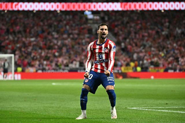 Atletico Madrid's Spanish forward #10 Alex Baena celebrates scoring their second goal during the Spanish league football match between Club Atletico de Madrid and Malaga CF at the Metropolitano Stadium in Madrid on August 19, 2026. (Photo by Javier SORIANO / AFP)