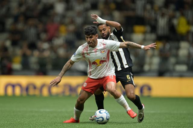Red Bull Bragantino's Uruguayan defender #23 Agustín Sant'Anna and Atletico Mineiro's defender #06 Renan Lodi fight for the ball during the second leg of the Copa Sudamericana round of 16 football match between Brazilian teams Atletico Mineiro and Red Bull Bragantino, at the Arema MRV stadium, in Belo Horizonte, state of Minas Gerais, Brazil, on August 19, 2026. (Photo by DOUGLAS MAGNO / AFP)