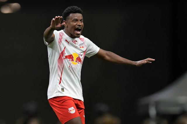 Red Bull Bragantino's midfielder #07 Eric Ramires celebrates scoring his team's first goal during the second leg of the Copa Sudamericana round of 16 football match between Brazilian teams Atletico Mineiro and Red Bull Bragantino, at the Arema MRV stadium, in Belo Horizonte, state of Minas Gerais, Brazil, on August 19, 2026. (Photo by DOUGLAS MAGNO / AFP)