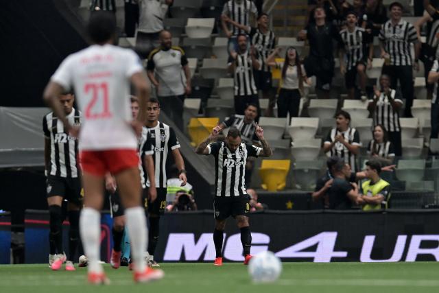 Atletico Mineiro's midfielder #08 Maycon celebrates scoring his team's first goal during the second leg of the Copa Sudamericana round of 16 football match between Brazilian teams Atletico Mineiro and Red Bull Bragantino, at the Arema MRV stadium, in Belo Horizonte, state of Minas Gerais, Brazil, on August 19, 2026. (Photo by DOUGLAS MAGNO / AFP)