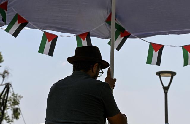 Palestinian Fadi Abed sets up his food stall "Hijo de Palestina", in La Plaza del Bolero in Tlalpan, on the outskirts of Mexico City, on August 14, 2026. Abed —one of 18 members of the Abed family, the first refugees to arrive in Mexico following Israeli bombardments of the Gaza Strip— launched a Palestinian food business which went viral and became highly popular thanks to the "Cumbia del Falafel"—a promotional jingle he plays as he drives his tricycle through the streets of Tlalpan and Mexico City. (Photo by Yuri CORTEZ / AFP)