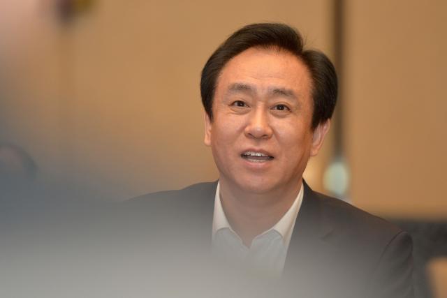 (FILES) This photo taken on June 5, 2017 shows Evergrande's president Xu Jiayin, also known as Hui Ka Yan in Cantonese, attending a meeting in Wuhan, in China's central Hubei province. A Chinese court on August 20, 2026 fined embattled property giant Evergrande billions of yuan and sentenced its founder Xu Jiayin to life in prison. (Photo by CN-STR / AFP) / China OUT