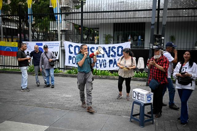 Opponents to the Venezuelan government shout slogans during a protest demanding presidential elections in Caracas on August 20, 2026. (Photo by Federico PARRA / AFP)