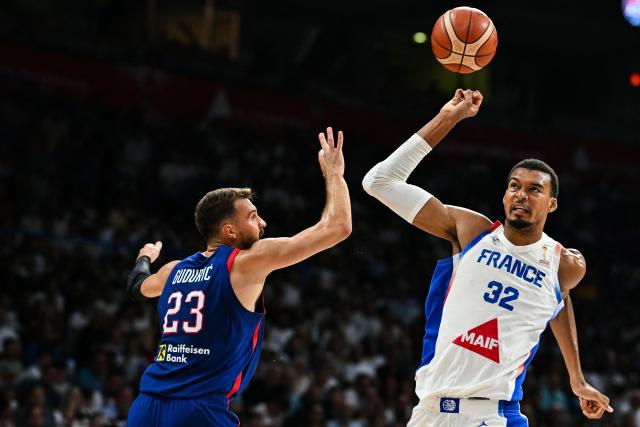 Serbia's #23 Marko Guduric (L) defends against France's #32 Victor Wembanyama (R) during the friendly basketball match between Serbia and France, at the Belgrade Arena, in Belgrade, on August 20, 2026. (Photo by Andrej ISAKOVIC / AFP)