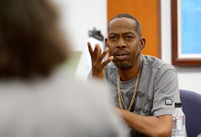 Denvonta Lee, an affiliate of the gang alliance South Side Compton Crips, testifies during Duane Davis murder trial, related to the 1996 killing of rapper Tupac Shakur, at Clark County District Court at the Regional Justice Center in Las Vegas, Nevada, on August 20, 2026. The trial of the former gang leader accused of orchestrating the murder of rapper Tupac Shakur began on August 10, 30 years after one of America's most high-profile unresolved killings. The proceedings, expected to last a month, will likely not make clear who fired the shots that killed the California hip-hop legend on the night of September 7, 1996, while he was in Las Vegas to see a Mike Tyson boxing match. (Photo by Steve Marcus / POOL / AFP)