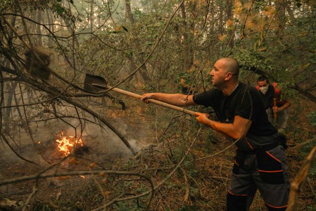 Local residents battle a forest wildfire in Deliblatska Pescara (Deliblato Sands), near the village of Grebenac, some 70 kilometres northeast of Belgrade on August 20, 2026. Firefighters were battling wildfires across the Balkans as days of high temperatures and drought conditions continue to drive blazes in several countries, including Serbia. Scientists have long warned that climate change caused by human use of fossil fuels will make periods of drought more intense and longer-lasting, creating the ideal conditions for wildfires. (Photo by Uros Arsic / AFP)