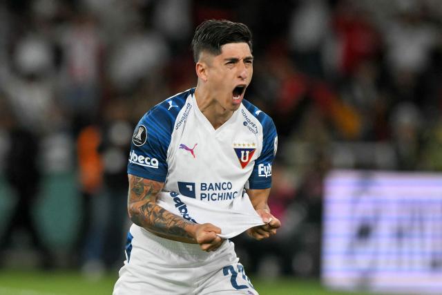 Liga de Quito's Chilean midfielder #20 Fernando Cornejo 
celebrates after scoring during the penalty shootout of the second leg of the Copa Libertadores round of 16 football match between Ecuador's Liga de Quito and Brazil's Mirassol at the Rodrigo Paz Delgado stadium in Quito, on August 20, 2026. (Photo by Rodrigo BUENDIA / AFP)