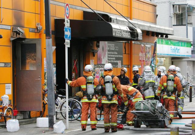 (FILES) Japanese firemen work at the scene of a fire at a slot machine parlor in Osaka, western Japan, on July 5, 2009. Japan executed on August 21, 2026 a man convicted of an arson attack on a pachinko parlour in 2009 that killed five people, authorities said. (Photo by JIJI PRESS / AFP) / Japan OUT