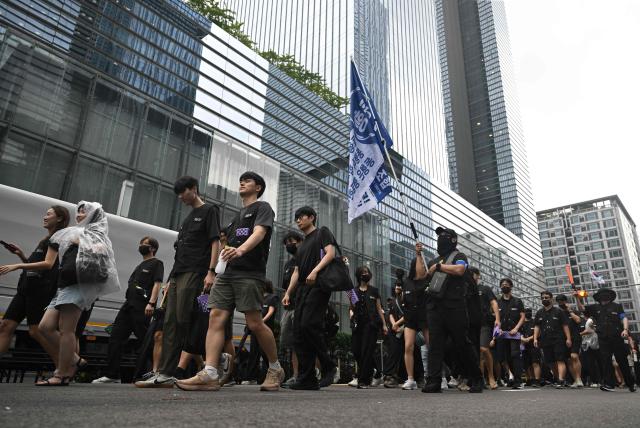 Members of the Samsung Electronics Company Union march during a rally demanding compensation negotiations in front of the Samsung Electronics Seocho building in Seoul on August 21, 2026. (Photo by Jung Yeon-je / AFP)