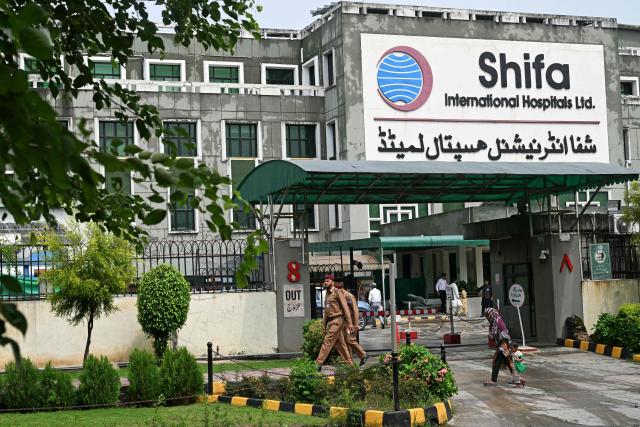 Police personnel walk past Shifa International Hospital following Pakistan's former prime minister Imran Khan's medical examination in Islamabad on August 21, 2026. Former Pakistan prime minister Imran Khan was transferred back to jail early on August 21, hours after being taken to a private hospital for court-ordered medical checks, the government said. (Photo by Farooq Naeem / AFP)