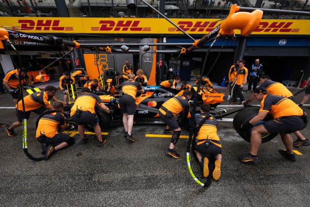 Mechanics train to change tires on McLaren's Australian driver Oscar Piastri's car in the pit lane ahead of the Formula One Dutch Grand Prix at The Circuit Zandvoort, western Netherlands, on August 21, 2026. (Photo by JOHN THYS / AFP)