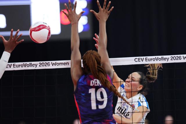 Slovakia's Karolina Fricova (R) plays the ball during the women's EuroVolley 2026 European Championship pool D volleyball match between France and Slovakia at the Scandinavium arena in Gothenburg, Sweden, on August 21, 2026. (Photo by Adam Ihse/TT / TT NEWS AGENCY / AFP) / Sweden OUT