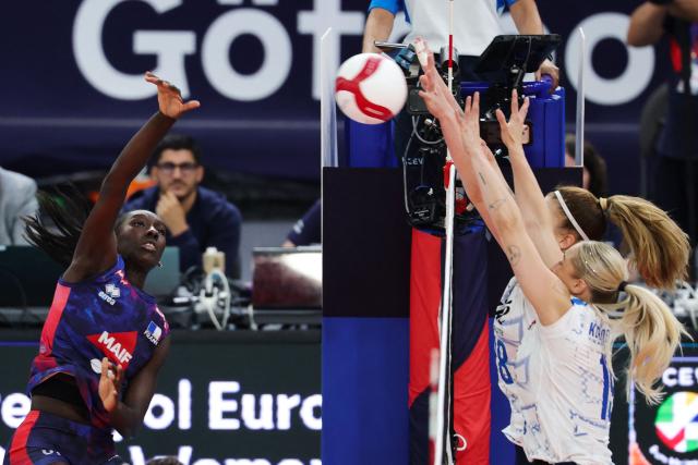 France's Halimatou Bah (L) plays the ball during the women's EuroVolley 2026 European Championship pool D volleyball match between France and Slovakia at the Scandinavium arena in Gothenburg, Sweden, on August 21, 2026. (Photo by Adam Ihse/TT / TT NEWS AGENCY / AFP) / Sweden OUT