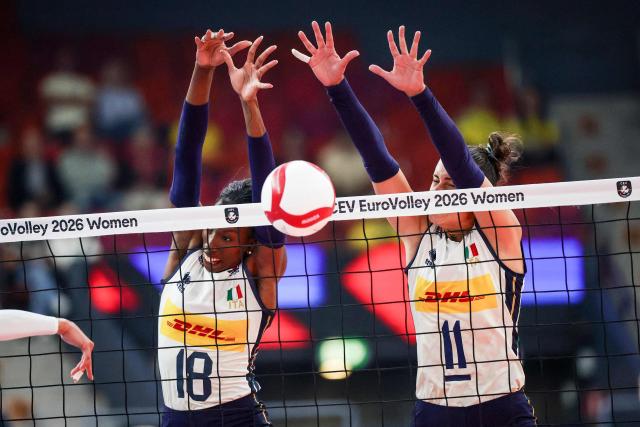 Italy's Paola Egonu (L) and Anna Danesi attempt to block during the women's 2026 European Volleyball Championship pool D match between Croatia and Italy at Scandinavium arena in Gothenburg, Sweden, on August 21, 2026. (Photo by Adam Ihse/TT / TT NEWS AGENCY / AFP) / Sweden OUT