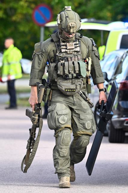 Police special forces work at the scene where an attacker with a sword wounded several people at a high school in Fagersta, central Sweden on August 21, 2026. At least three were wounded after an attacker with a sword entered a high school in central Sweden, authorities said, while media reported the perpetrator had been shot by police. "An assailant armed with a sword has entered Brinellskolan and wounded several people," the Fagersta municipality said in a statement, adding the assailant had been detained by police. Aftonbladet newspaper reported that a person wielding a machete had been shot by police. (Photo by Fredrik SANDBERG / TT NEWS AGENCY / AFP) / Sweden OUT