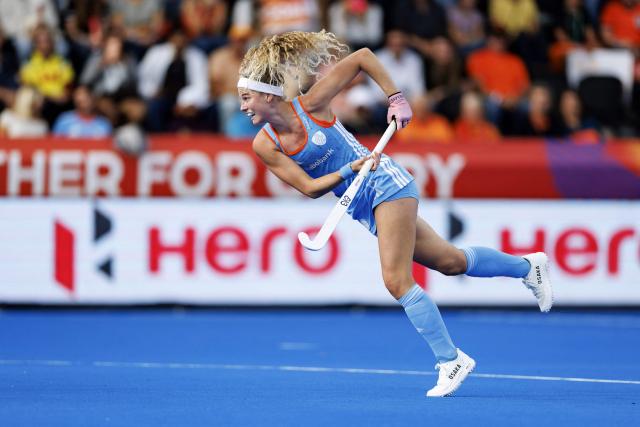 Netherlands' Yibbi Jansen competes during the 2026 FIH Women's Hockey World Cup group stage match between The Netherlands and India at the Wagener Stadium in Amstelveen on August 21, 2026. (Photo by Koen van Weel / ANP / AFP) / Netherlands OUT