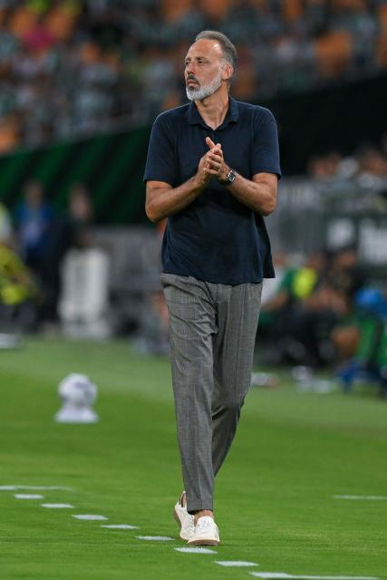 Real Sociedad's US coach Pellegrino Matarazzo gestures during the Spanish league football match between Real Betis and Real Sociedad at the Cartuja stadium in Seville on August 21, 2026. (Photo by JORGE GUERRERO / AFP)