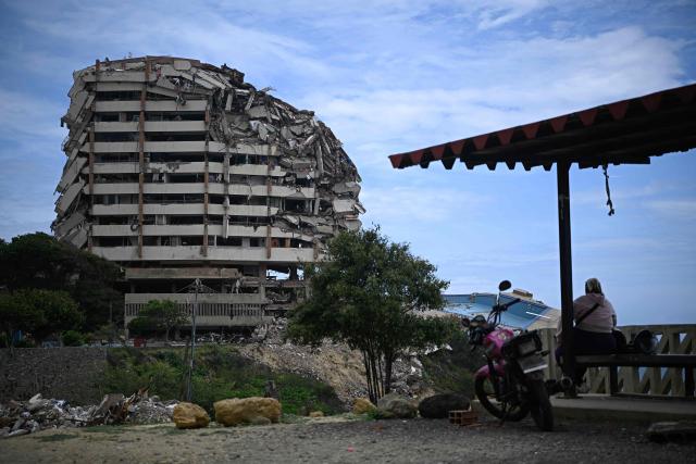 This view shows damage in Catia La Mar, La Guaira state, Venezuela, on August 21, 2026, two months after earthquakes of magnitudes 7.2 and 7.5 struck the area. (Photo by Federico PARRA / AFP)