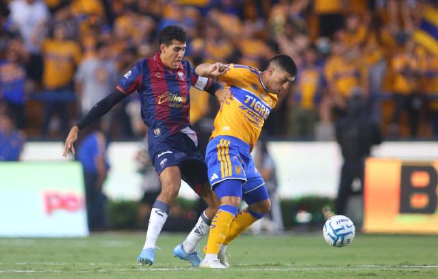 Atlante's defender #06 Nico Carrera AND Tigres' Argentine midfielder #11 Juan Brunetta fight for the ball during the Liga MX Apertura football match between Tigres and Atlante at the Universitario stadium in San Nicolas de los Garza, Nuevo Leon, Mexico on August 21, 2026. (Photo by Julio Cesar AGUILAR / AFP)