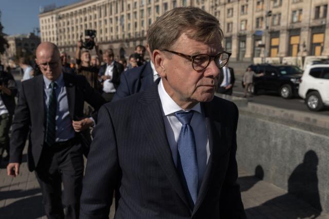 Germany's Foreign Minister Johann Wadephul visits the makeshift memorial for fallen Ukrainian and foreign soldiers on Independence Square in Kyiv on August 22, 2026, amid the Russian invasion of Ukraine. (Photo by Roman PILIPEY / AFP)