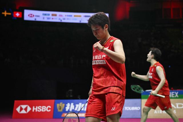China's Tan Ning (L) and Liu Sheng Shu (R) celebrate a point against India's Treesa Jolly and Gayatri Gopichand Pullela during the BWF World Championships women's doubles semi-final badminton match at the Indira Gandhi Indoor Stadium in New Delhi on August 22, 2026. (Photo by Arun SANKAR / AFP)