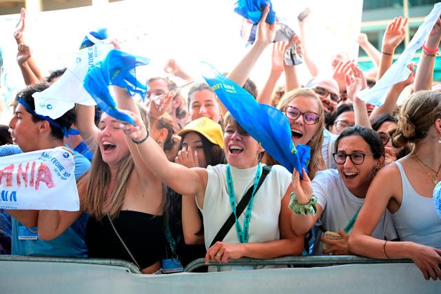 Young people cheer before the arrival of Pope Leo XIV for a visit at the Children's village of the Meeting for Friendship among Peoples, the traditional gathering organised by Communion and Liberation, during a pastoral visit in Rimini on August 22, 2026. (Photo by Stefano Rellandini / AFP)