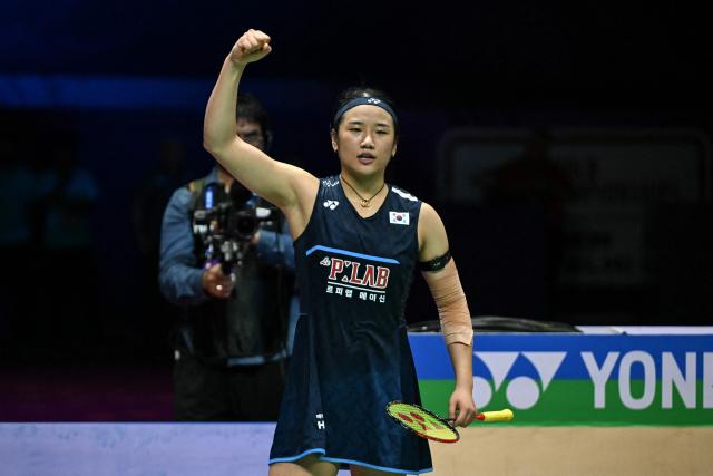 South Korea’s An Se-young celebrates her victory against China's Wang Zhi Yi during the BWF World Championships women's singles semi-final badminton match at the Indira Gandhi Indoor Stadium in New Delhi on August 22, 2026. (Photo by Arun SANKAR / AFP)