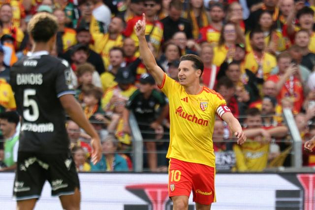 Lens' French forward #10 Florian Thauvin (C) celebrates after scoring a goal during the French L1 football match between RC Lens and AJ Auxerre at the Stade Bollaert-Delelis in Lens, northern France on August 22, 2026. (Photo by Francois LO PRESTI / AFP)